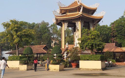 binh duong tourist attractions Hoi Khanh Pagoda