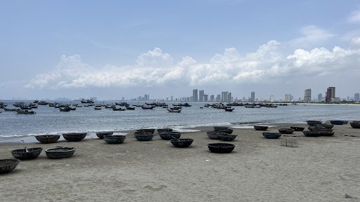 Bãi biển Sơn Trà - da nang tourist attractions