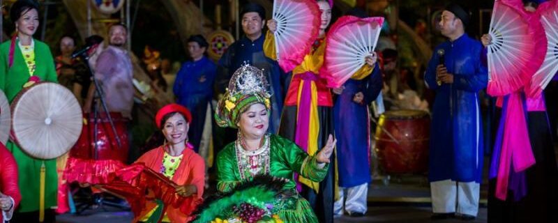 Vietnamese musicians performing Đờn ca tài tử, embodying UNESCO cultural heritage