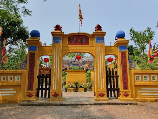 Song Hai Square - historical tourist attractions vietnam