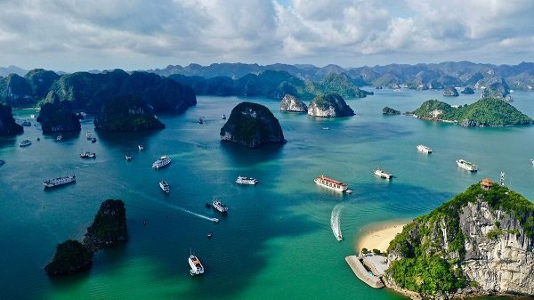 how many islands in vietnam - Halong Bay