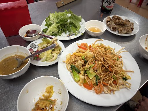 Lạc Thiện Restaurant - where to eat hue vietnam