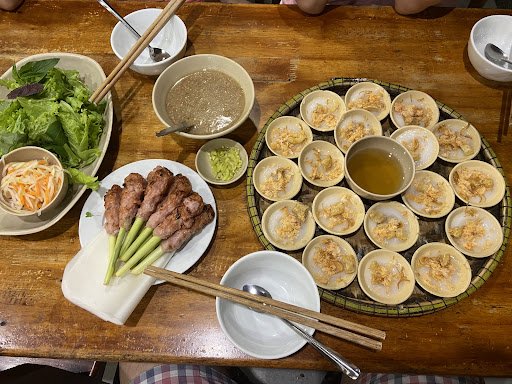 Quán Hạnh - where to eat hue vietnam